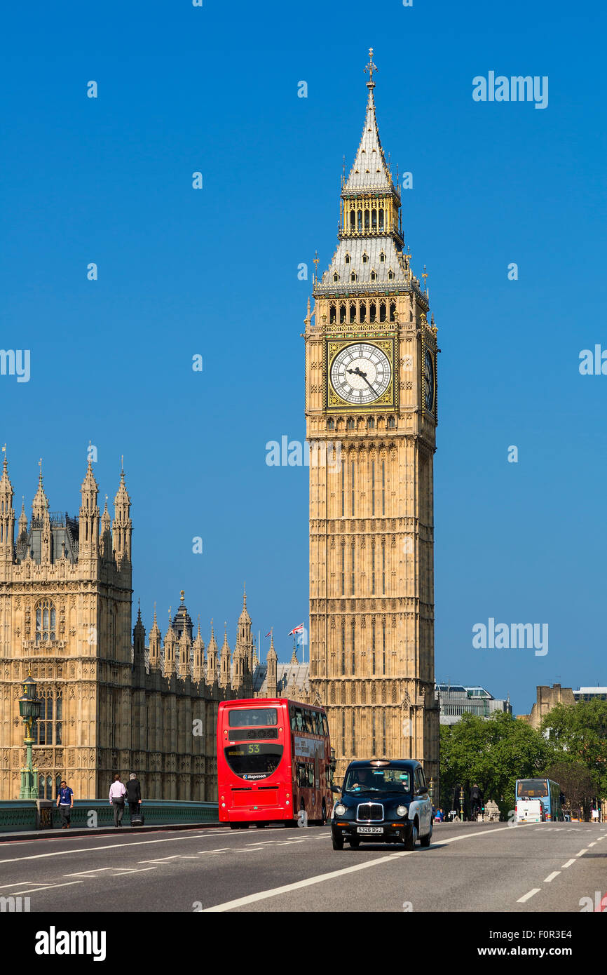 London, Verkehr auf die Westminster Bridge Stockfoto