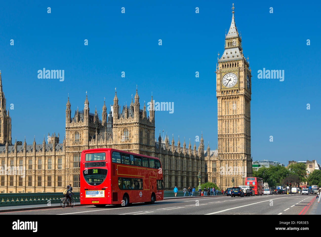 London, Verkehr auf die Westminster Bridge Stockfoto