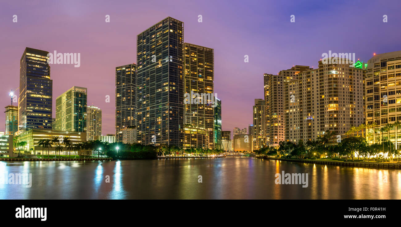 Miami Downtown, Brickell Key in der Nacht Stockfoto
