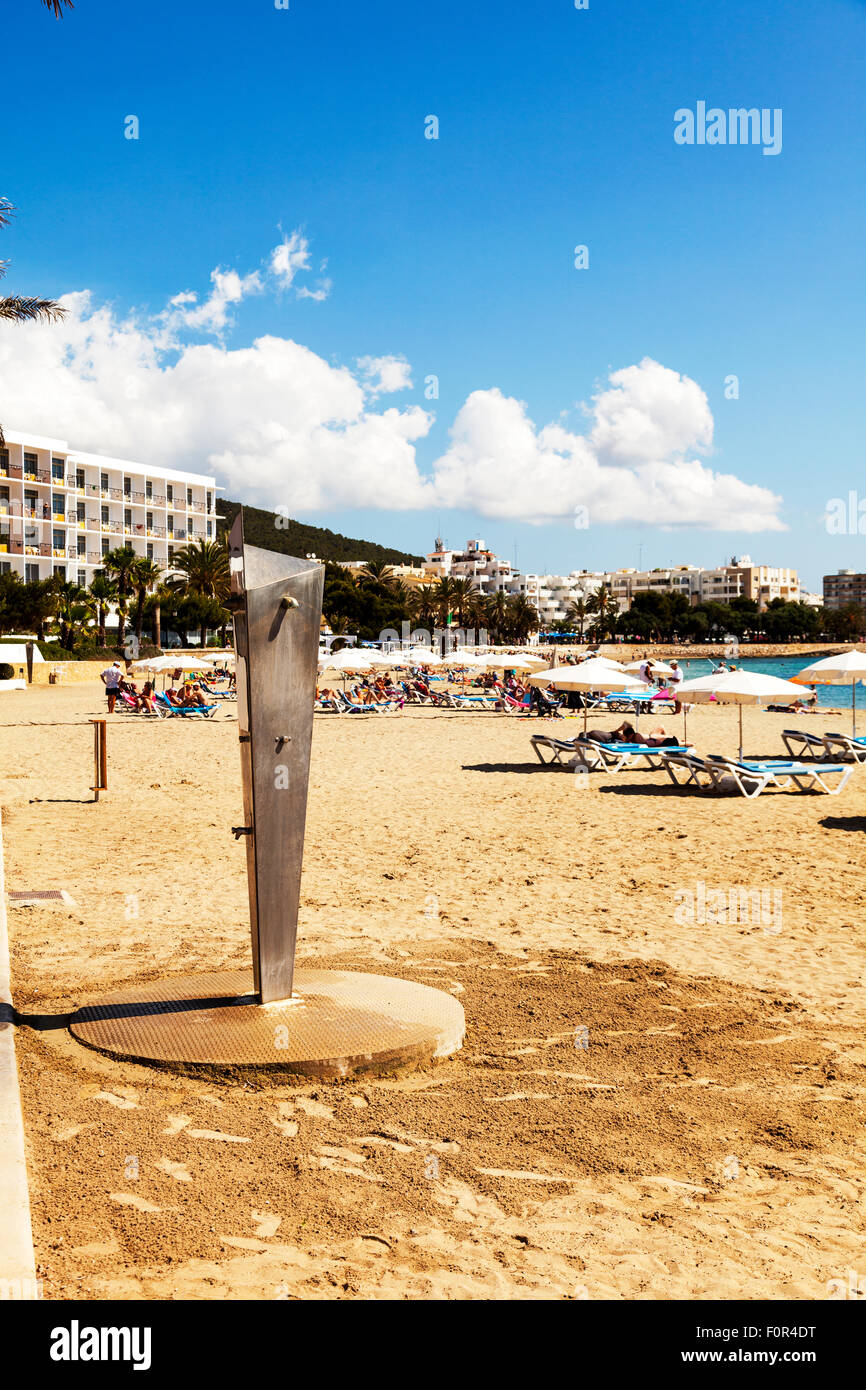 Strand-Duschkabine auf Ibiza Santa Eulalia Küste Küste Sandstrände Stockfoto