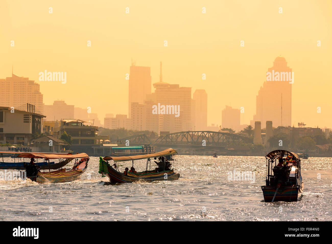 Thailand, Bangkok, Verkehr auf dem Chao Phraya River Stockfoto