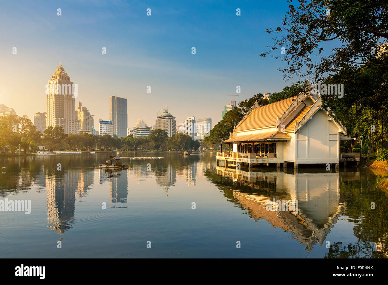 Thailand, Bangkok, Sonnenaufgang am Lumpini Park Stockfoto