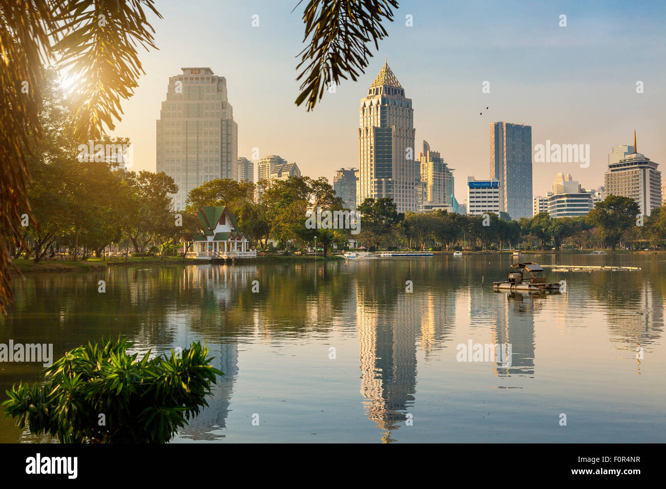 Thailand, Bangkok, Sonnenaufgang am Lumpini Park Stockfoto