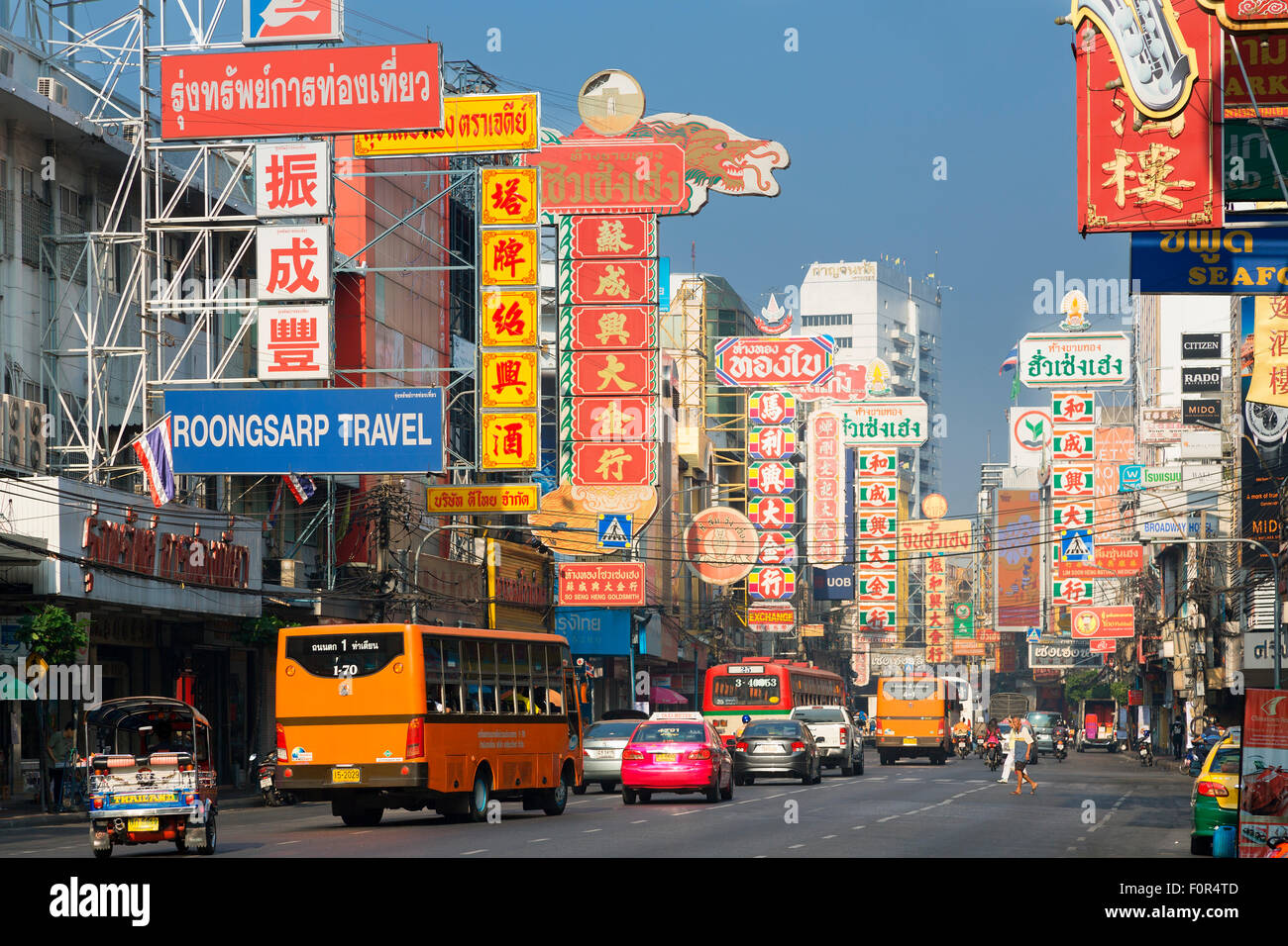Thailand, Bangkok, Chinatown, Verkehr auf Yaowarat Straße Stockfoto