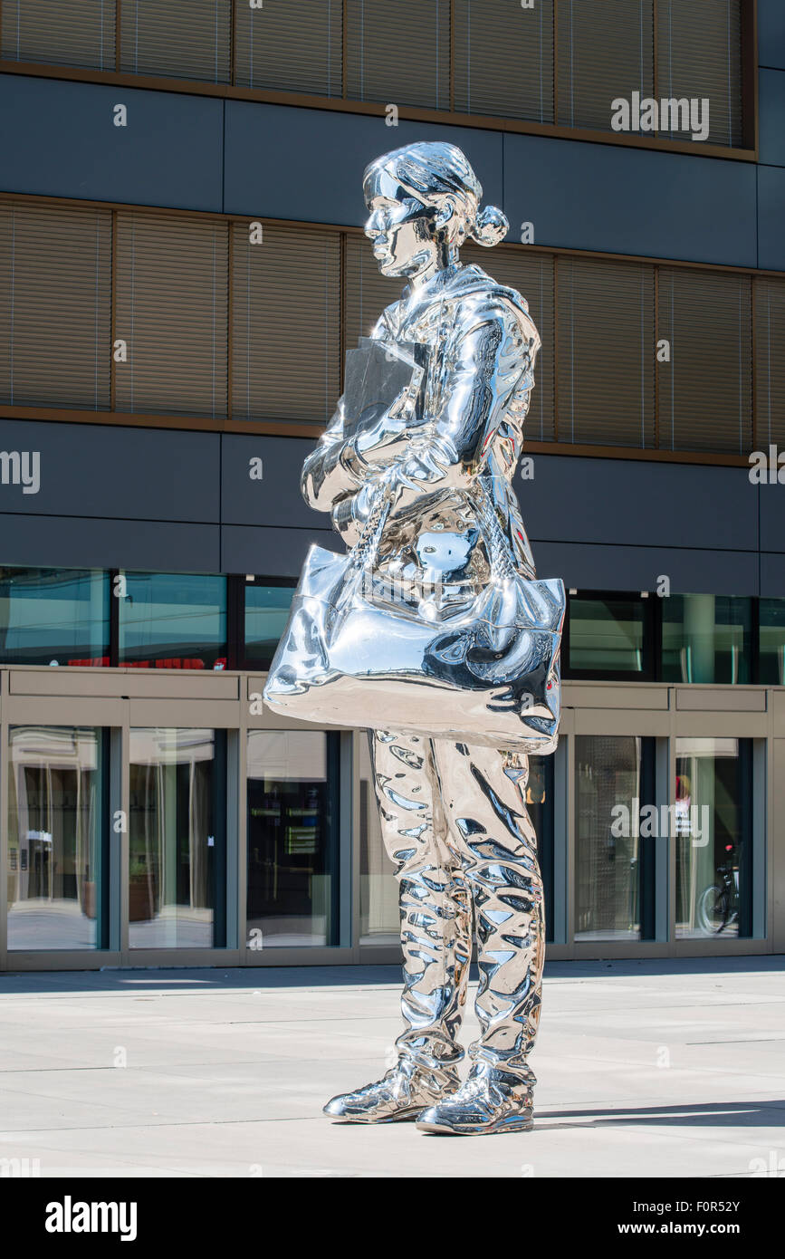 Chromstahl Plastik Skulptur von Anne-Sophie Alex Hanimann in Zürich West, Zürich, Schweiz Stockfoto
