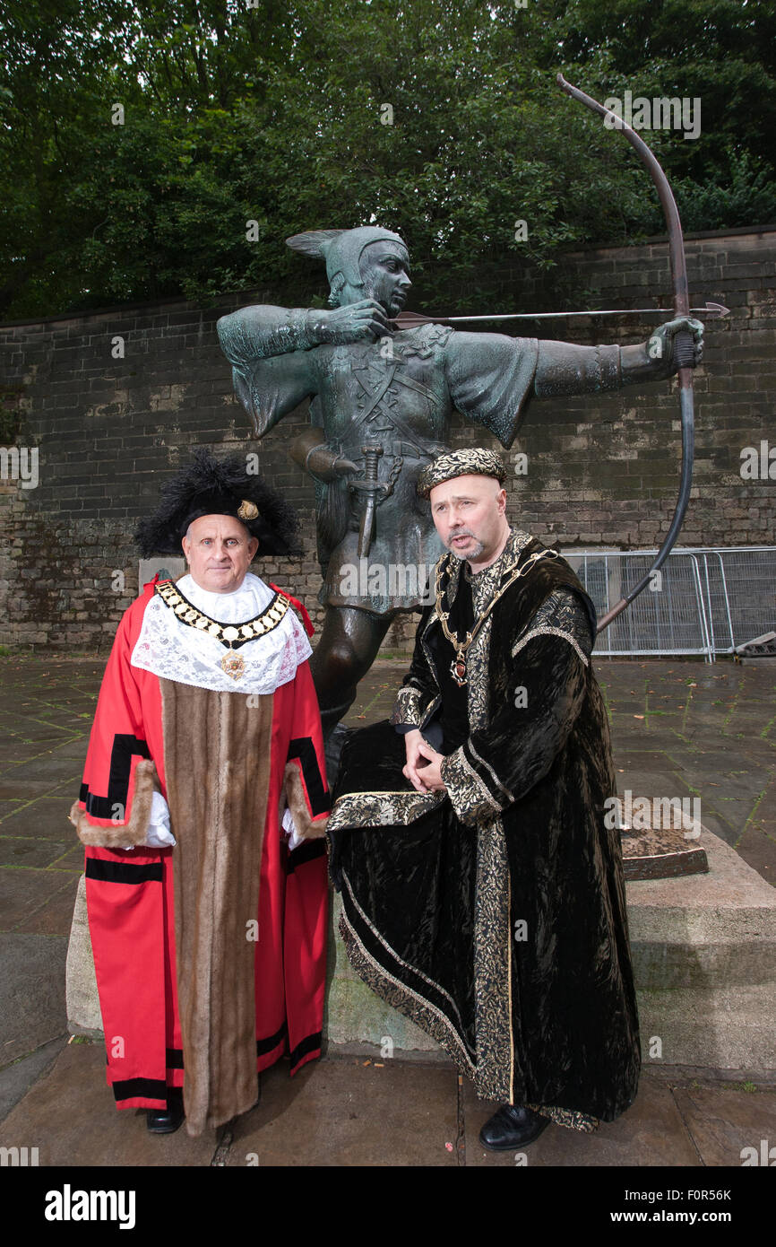 Lord Bürgermeister von Nottingham Mick Wildgust mit dem Sheriff von Nottingham Leon Unczur in Nottingham Stadt Stadt, England, UK Stockfoto