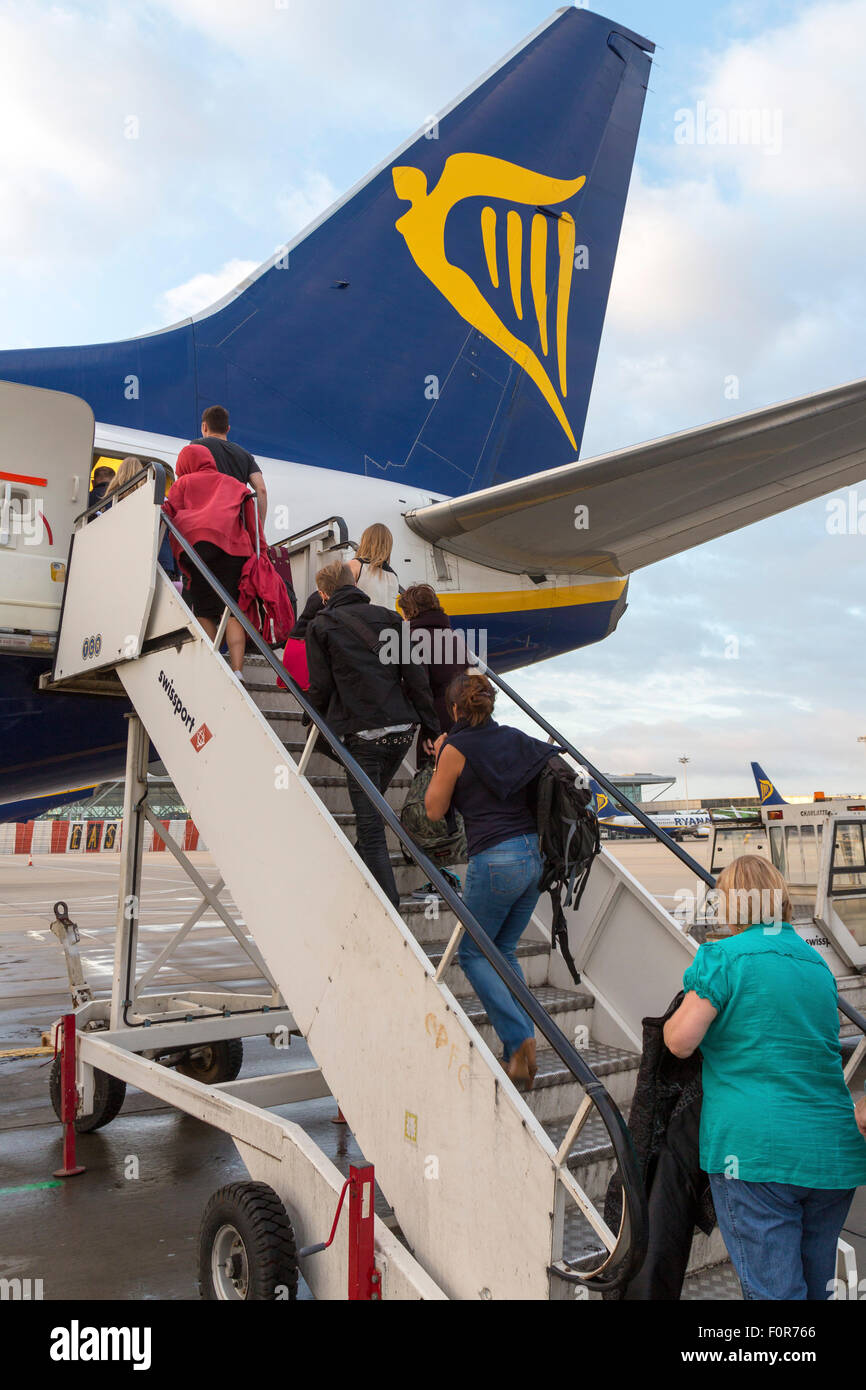 Ryanair-Passagiere vom Flughafen Stansted, London, Vereinigtes Königreich Stockfoto