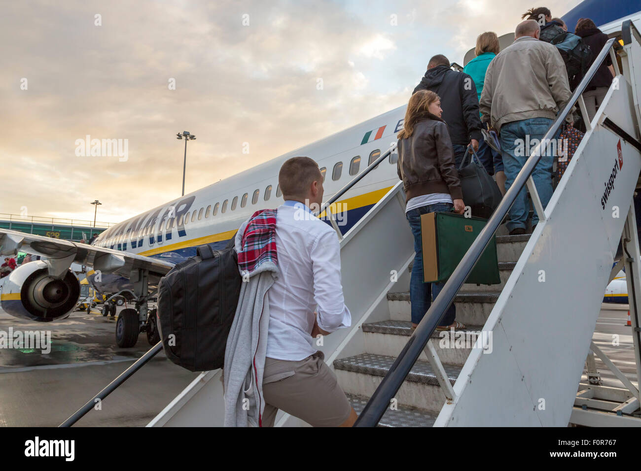 Ryanair-Passagiere vom Flughafen Stansted, London, Vereinigtes Königreich Stockfoto