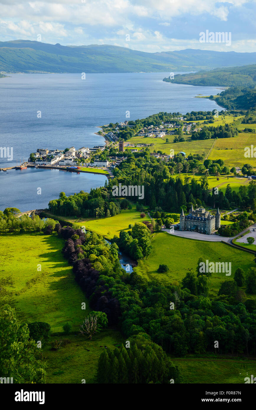 Blick über Loch Fyne und Inveraray Castle und Stadt von Dun Nu Cuaiche Argyll, Schottland Stockfoto