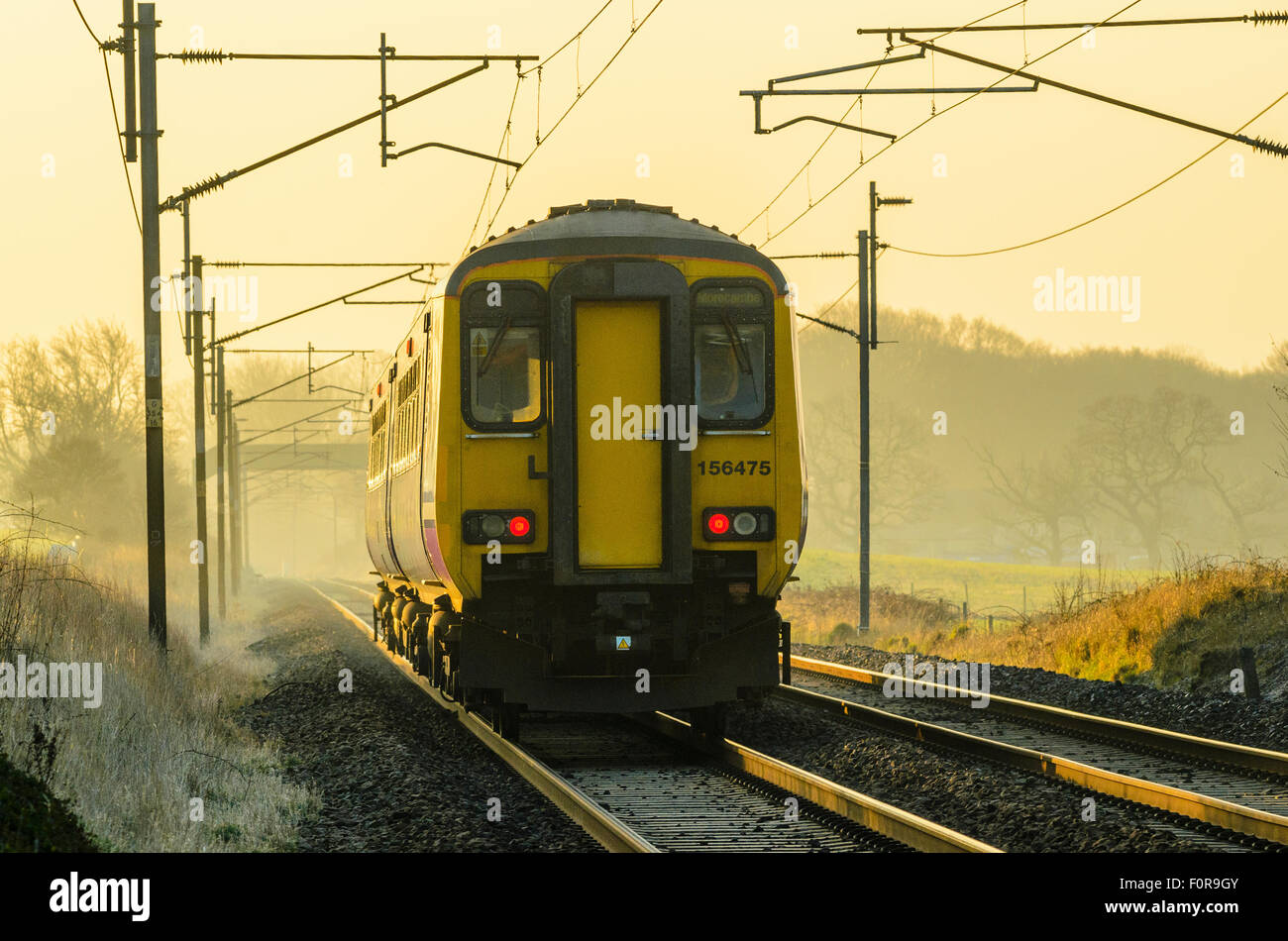 Northern Rail train auf der West Coast Main Line in der Nähe von Garstang Lancashire Stockfoto