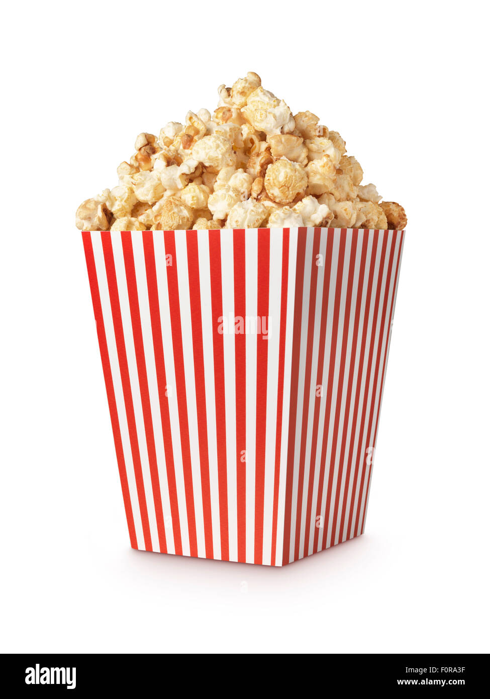 Film Popcorn isoliert auf weiss mit Beschneidungspfad Stockfoto