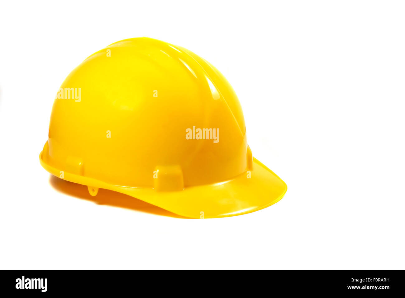 Gelben Bauarbeiterhelm isoliert auf weißem Hintergrund Stockfoto