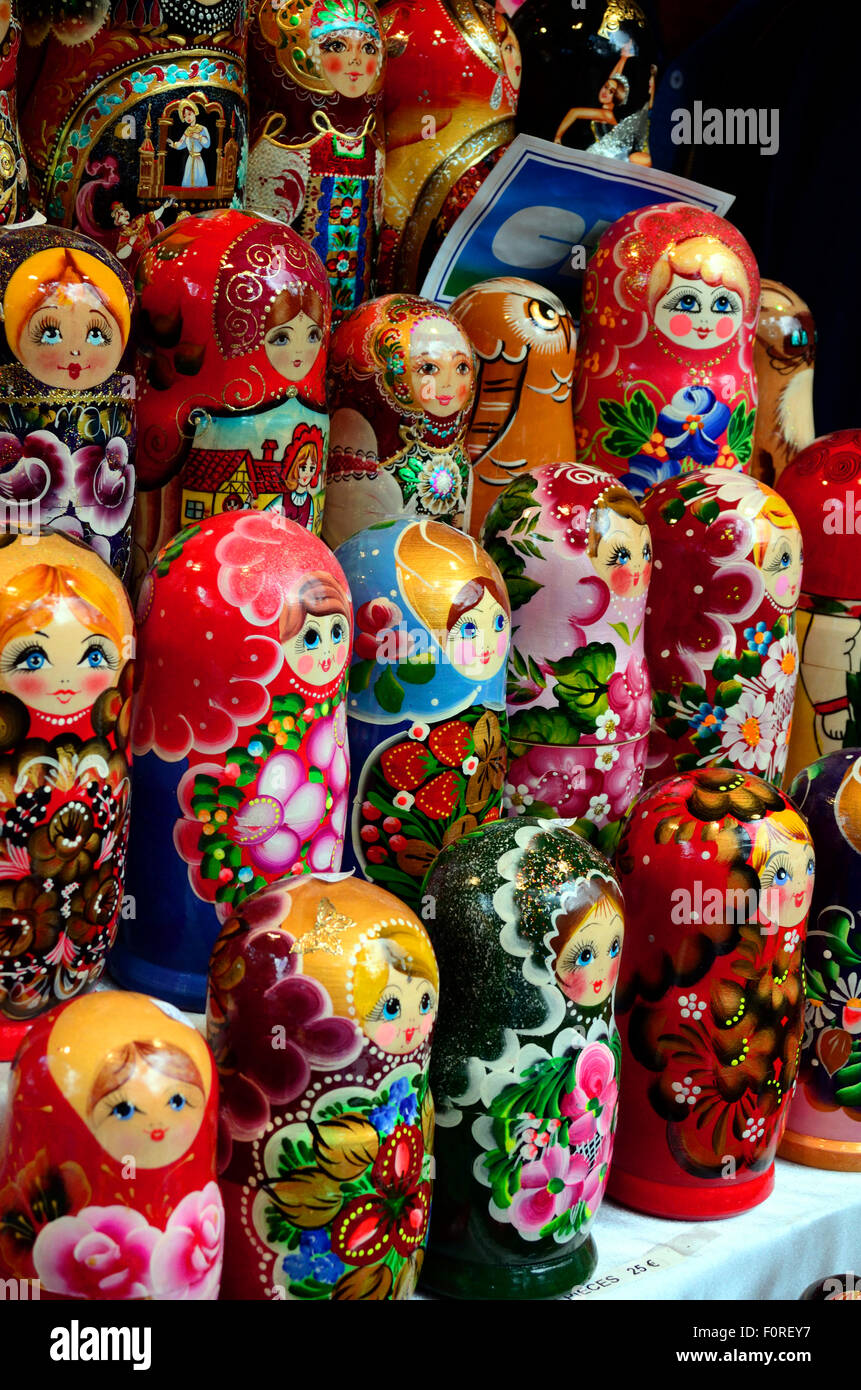 Russische Puppen zum Verkauf. Stockfoto