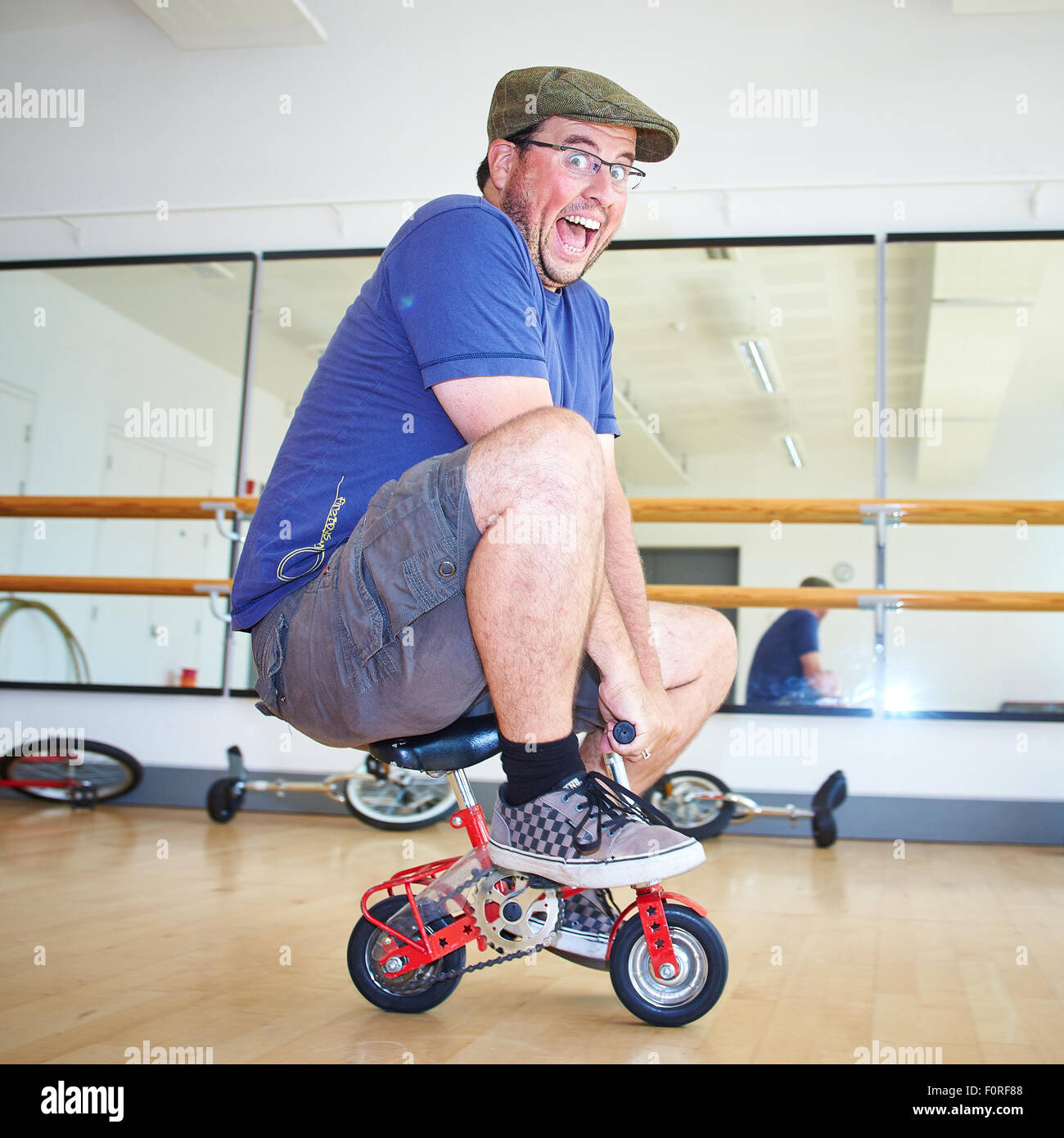 Tiny Bicycle Clown Bike Stockfotos und -bilder Kaufen - Alamy