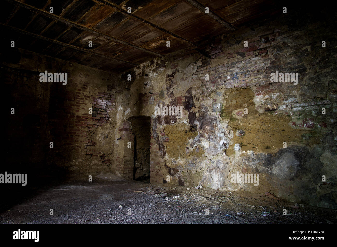 Verlassenes Haus in Toiano, kleine Geisterstadt in der Toskana, Italien Stockfoto