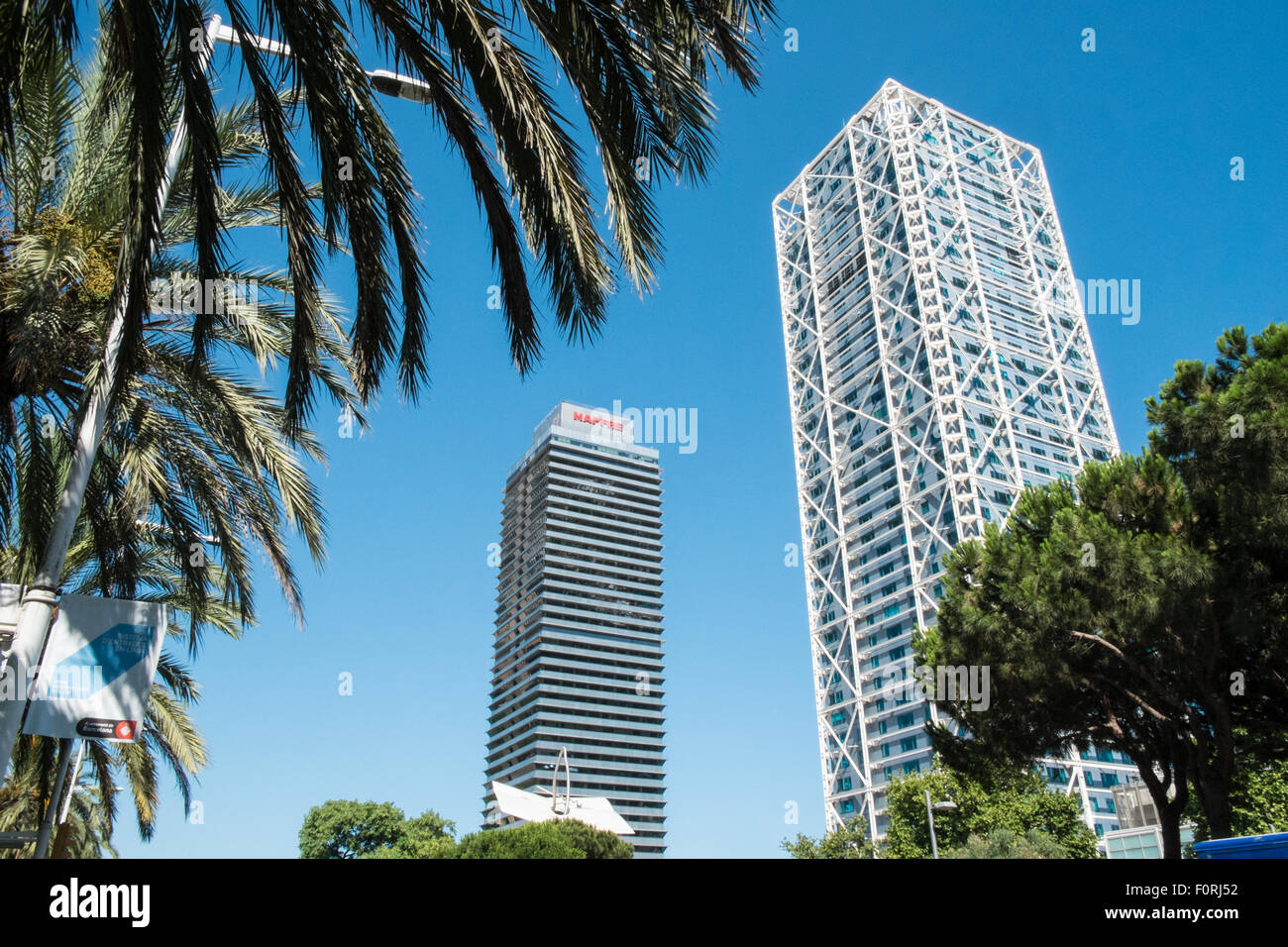 Kunst, Kunstwerke öffentlich zur Schau in Olimpic Bereich, Bezirk, in der Basis der Twin Towers des Torre Mapfre Office Tower und das Hotel Arts, Stockfoto