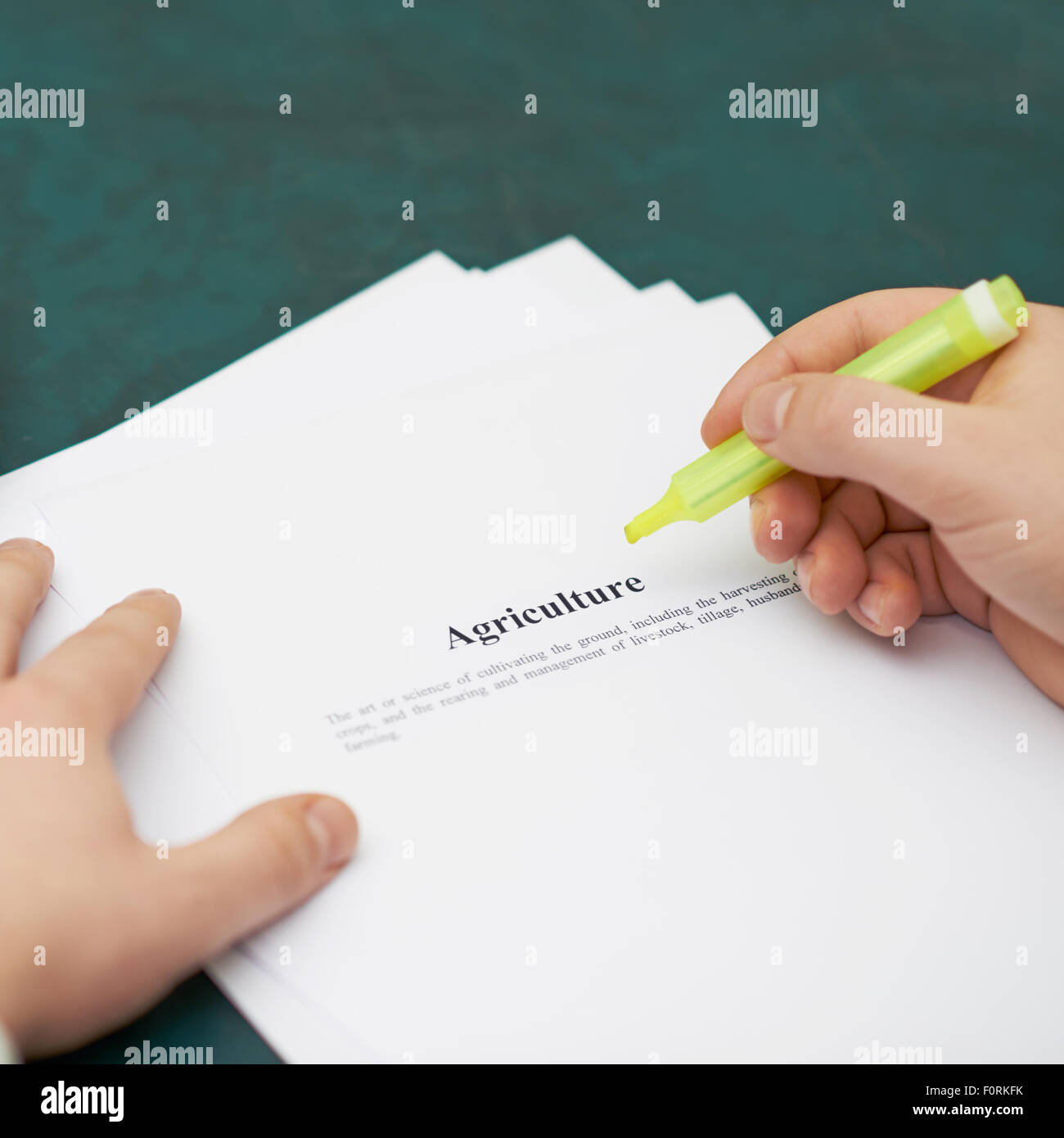 Markieren von Wörtern in eine Landwirtschaft-definition Stockfoto