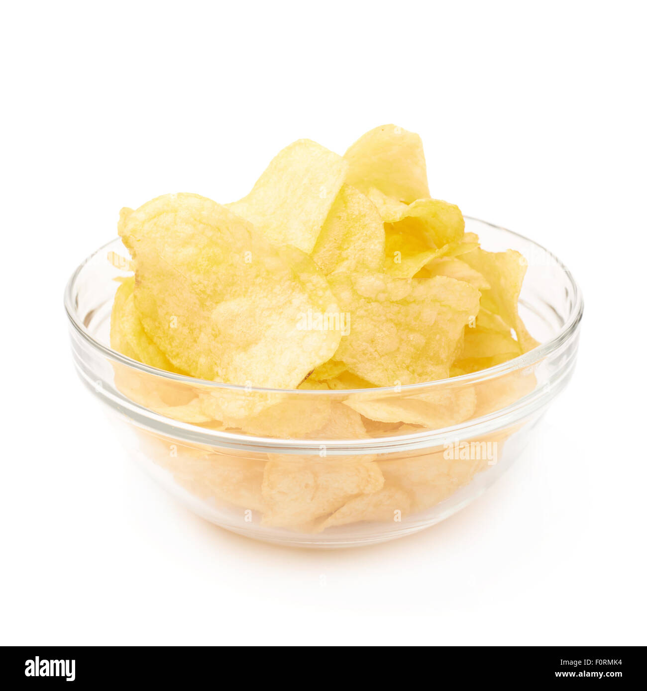 Mehreren Kartoffelchips in eine Glasschüssel Stockfoto