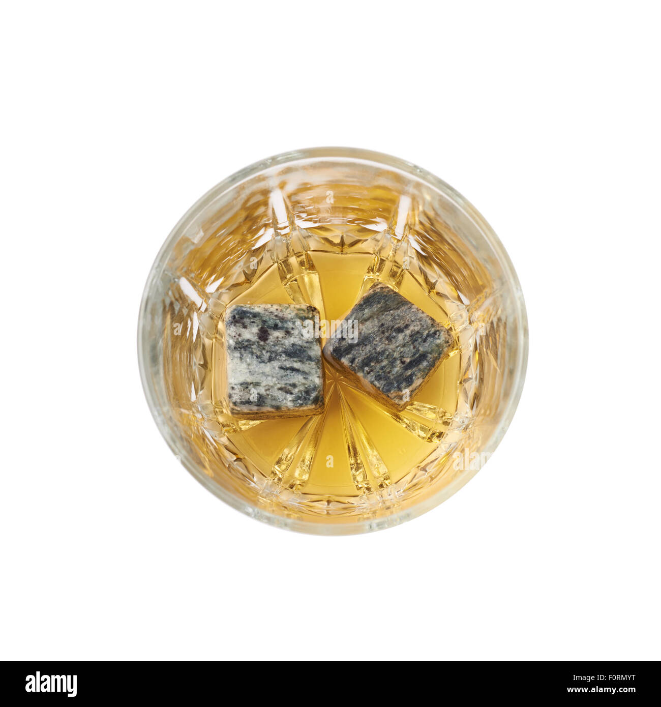 Glas Becher gefüllt mit Whisky Stockfoto