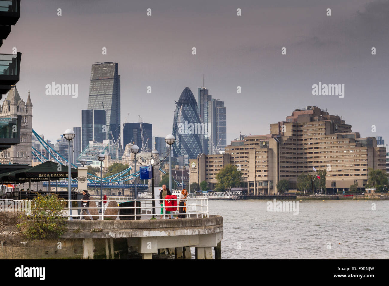 Die Stadt London und das Gauman Hotel und die Themse, von Bermondsey, London, Großbritannien Stockfoto