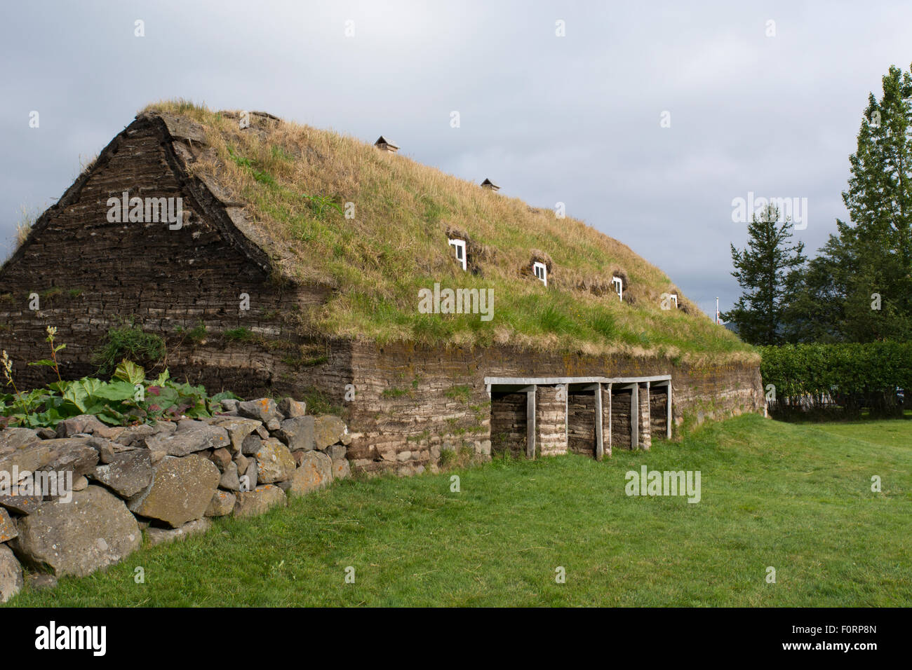 Akureyri, Island Eyjaforour. Historische Rasen Häuser von Laufás, einst im Besitz einer wohlhabenden Pfarrhaus, c. 1866. National Museum. Stockfoto