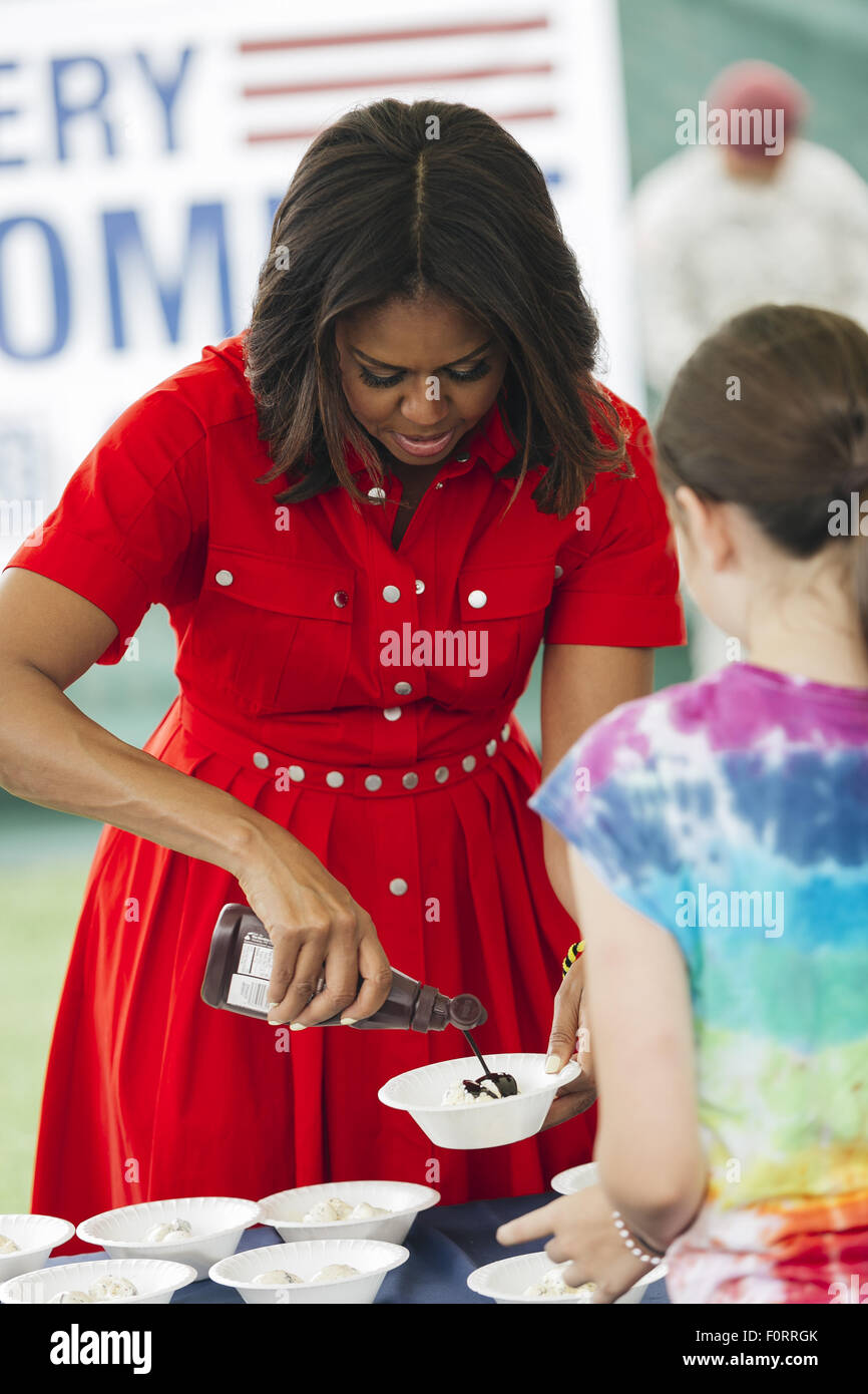 First Lady Michelle Obama und Familie im Dorf Lager Ederle während ihrer Tour von Italien mit: Michelle Obama, Malia Obama wo: Venedig, Italien: 19. Juni 2015 Stockfoto