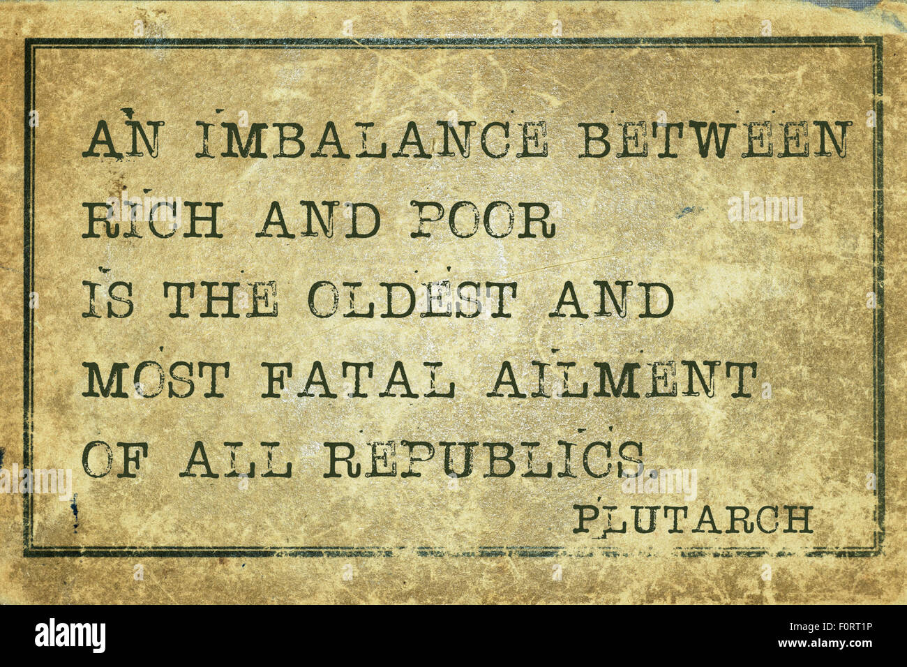 Ein Ungleichgewicht zwischen Arm und Reich - der griechische Philosoph Plutarch Zitat auf Grunge Vintage Karton gedruckt Stockfoto
