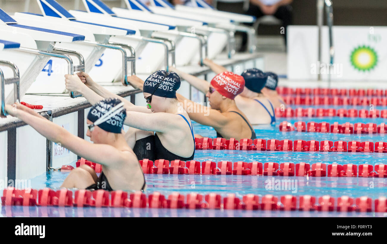 London, UK. 26. Juli 2015.  Zu Beginn der Damen 100m Rücken bei nationalen Paralympischen Tag 2015, London. Stockfoto