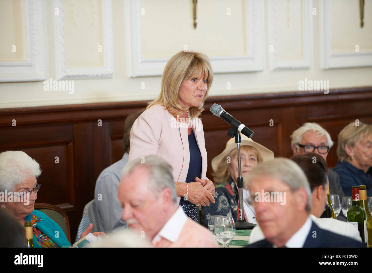 Ingrid Seward am literarischen Oldie Mittagessen 18.08.15 Stockfoto