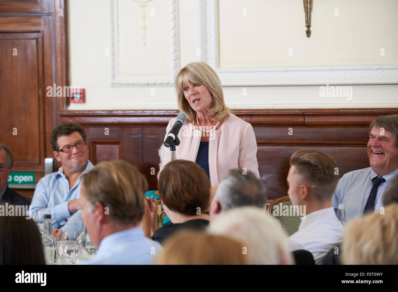 Ingrid Seward am literarischen Oldie Mittagessen 18.08.15 Stockfoto