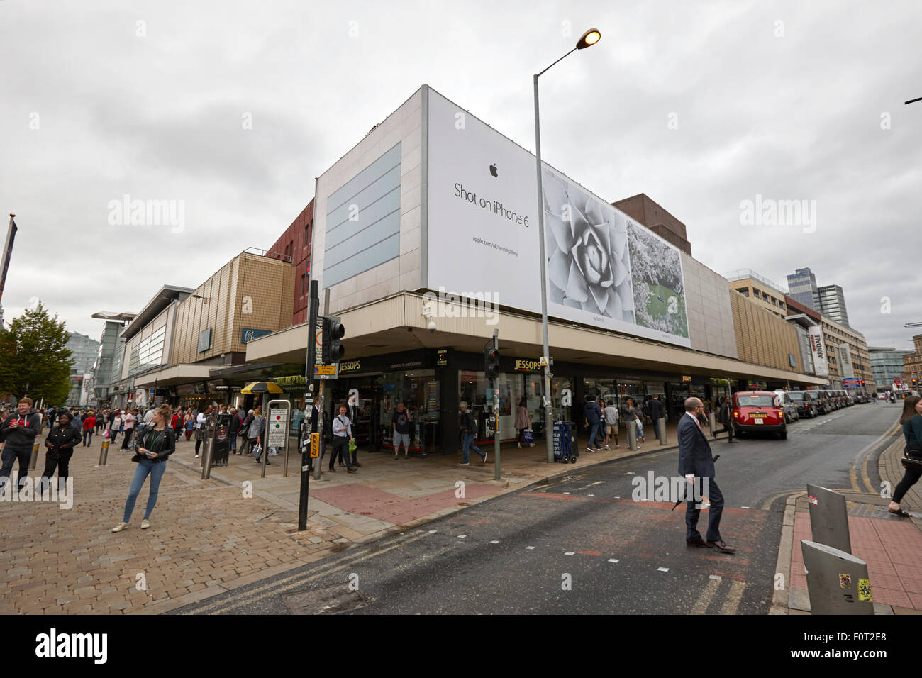 Die Arndale Shopping Centre und Kreuzung der High Street und Market Street Manchester England UK Stockfoto