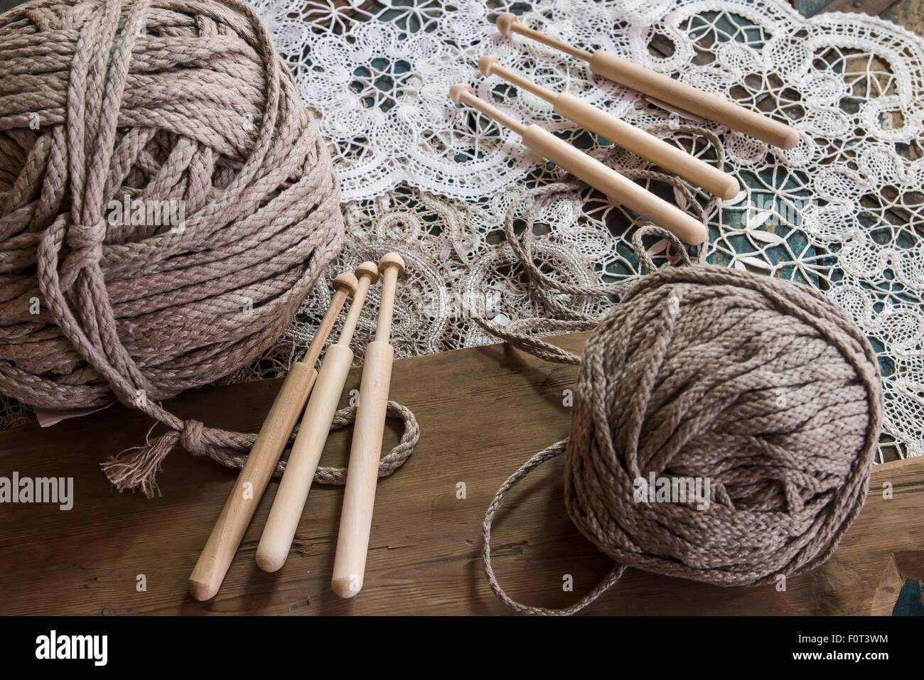 Reich verzierte Paisley Muster Doodle Vector Design auf schwarz Stockfoto