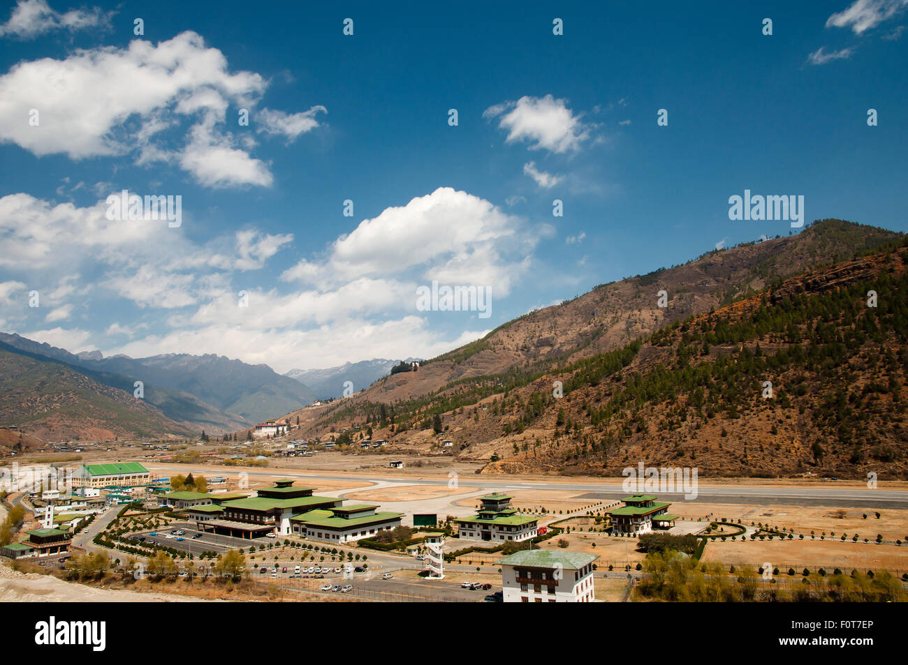 Flughafen Paro in den Bergen - Bhutan Stockfoto