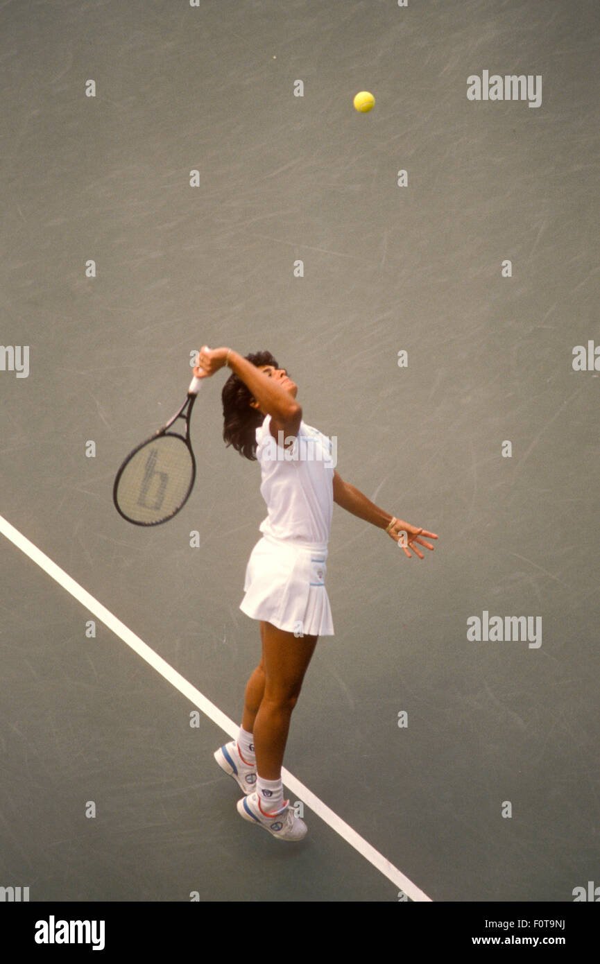 Gabriela Sabatini in Aktion bei den US Open Tennis-Turnier in Flushing Meadows Park am 6. September 1988. Stockfoto