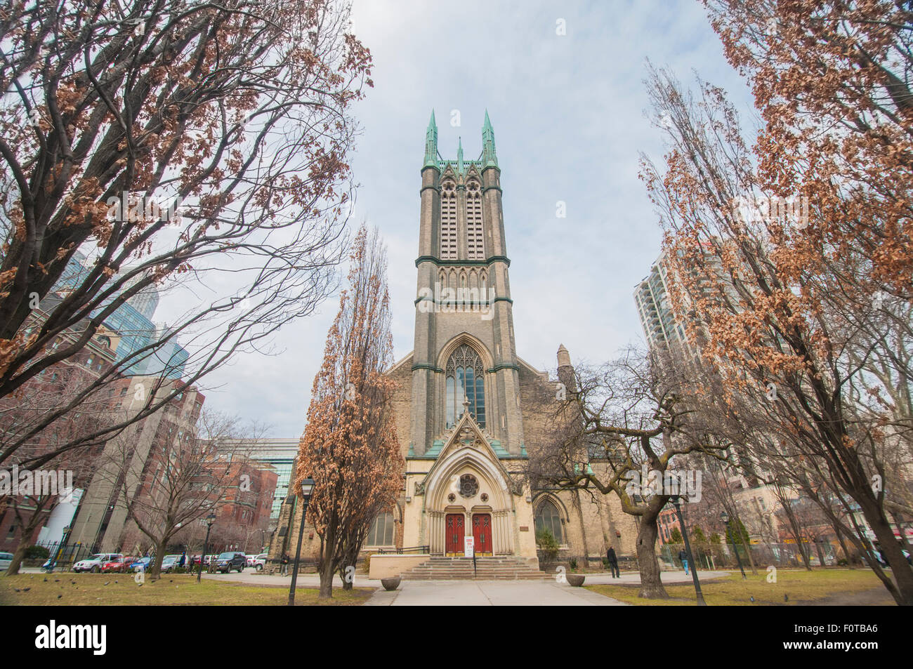 Vereinigte Metropolitankirche in Toronto, Ontario, Kanada, befindet sich auf der Queen Street East am Rand der Church Street. Stockfoto