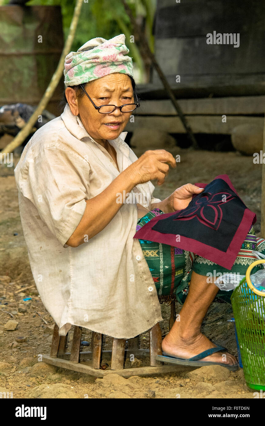 Frau der Hmong in Laos Stockfoto