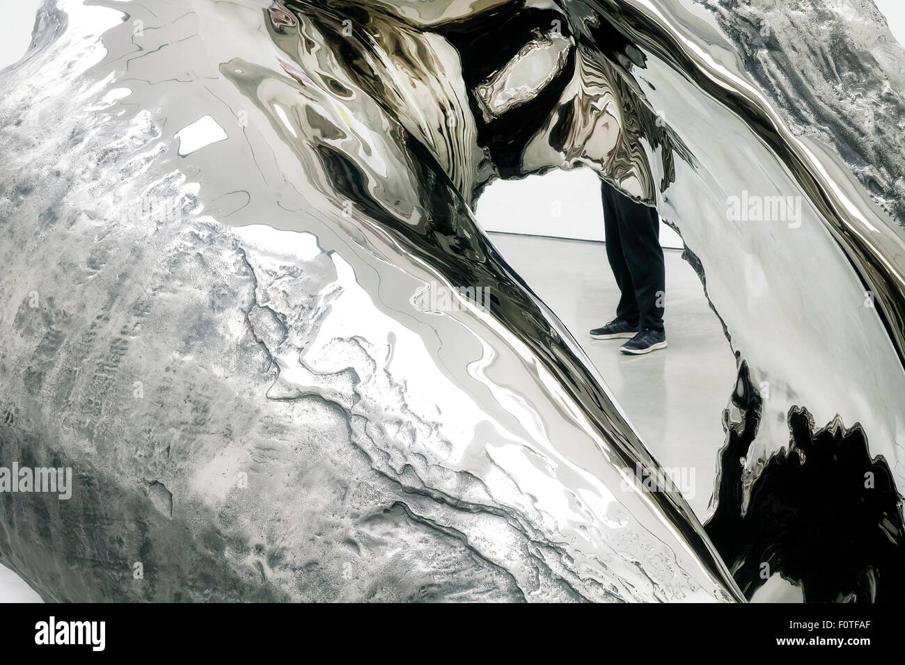 Marc Quinn Skulptur Teil der giftigen erhabene Ausstellung im White Cube Gallery London UK Stockfoto