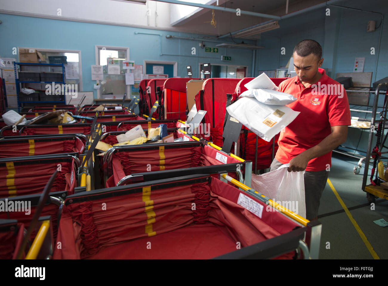 Die Hyde Lieferung Office, Royal Mail, Post Office Lieferung Station und Sammlung Büro, Northwest London, England, UK Stockfoto