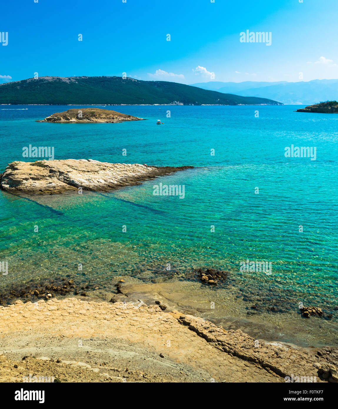 Die unberührte Küste und kristallklarem Wasser der Insel Rab, Kroatien. Stockfoto