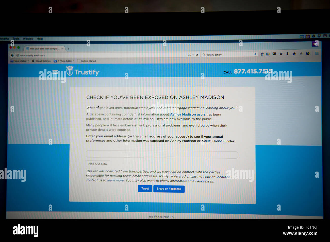 Ein Bild von desktop-Maccomputer Anzeigen einer Seite auf Trustify, überprüfen Sie wenn Sie auf Ashley ausgesetzt habe Madison Stockfoto