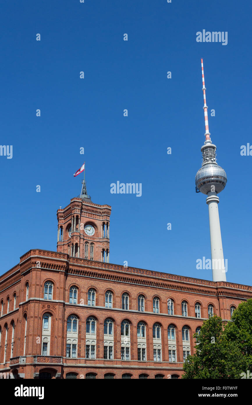 TV-Turm und roten Rathaus, Berlin, Deutschland Stockfoto