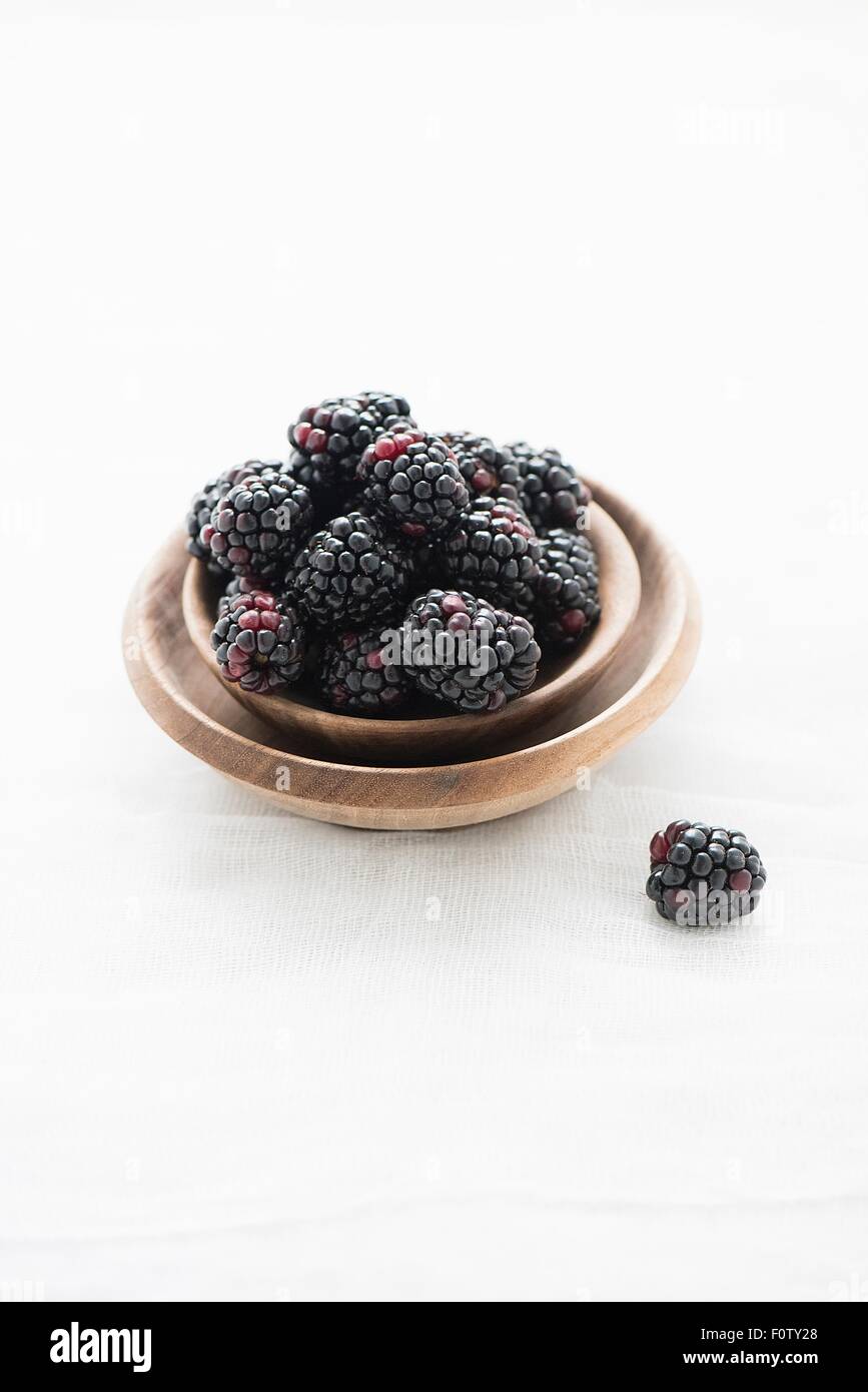 Brombeeren in Schüssel, Nahaufnahme Stockfoto