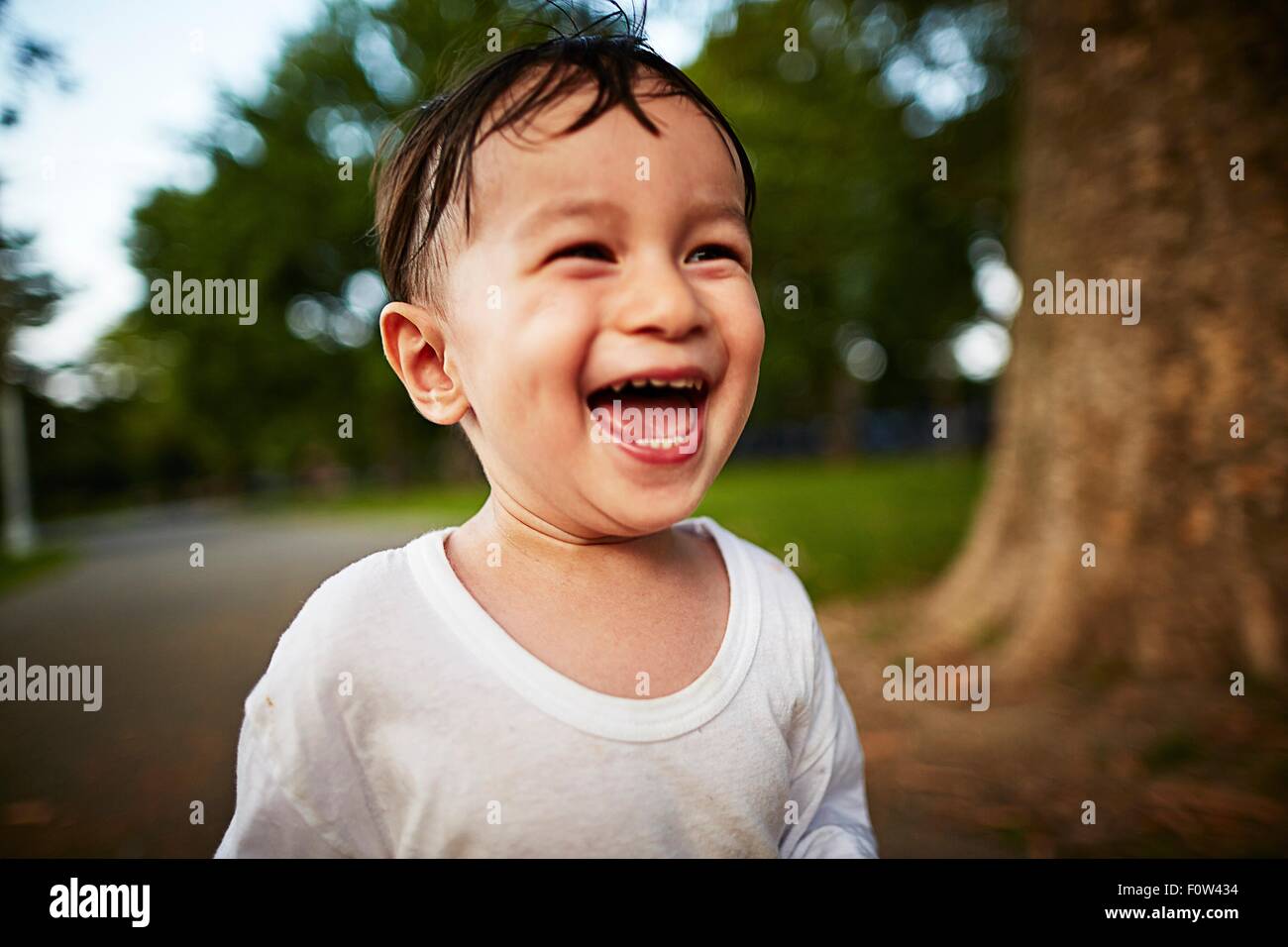 Porträt von fröhlicher Junge Stockfoto