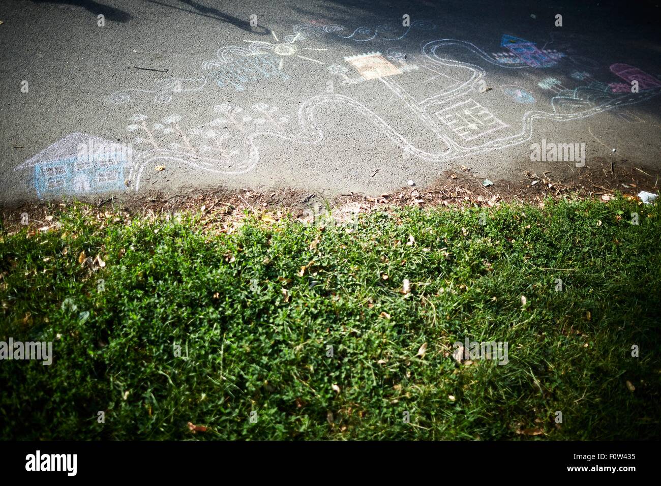 Kreidezeichnung auf Straße Stockfoto