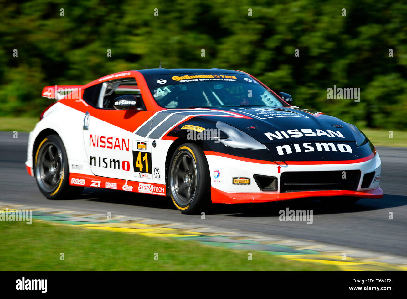 Alton, VA, USA. 21. August 2015. Alton, VA - 21. August 2015: The Continental Tire Sports Car Challenge Team von Nick McMillen und Nicolas Hammann zu ergreifen, um die Strecke in die #41 Reifen Nissan Nismo GT Academy Nissan 370Z auf dem Festland für ein Übungsbeispiel für die Continental Tire Series auf dem Virginia International Raceway in Alton, VA. Bildnachweis: Csm/Alamy Live-Nachrichten Stockfoto