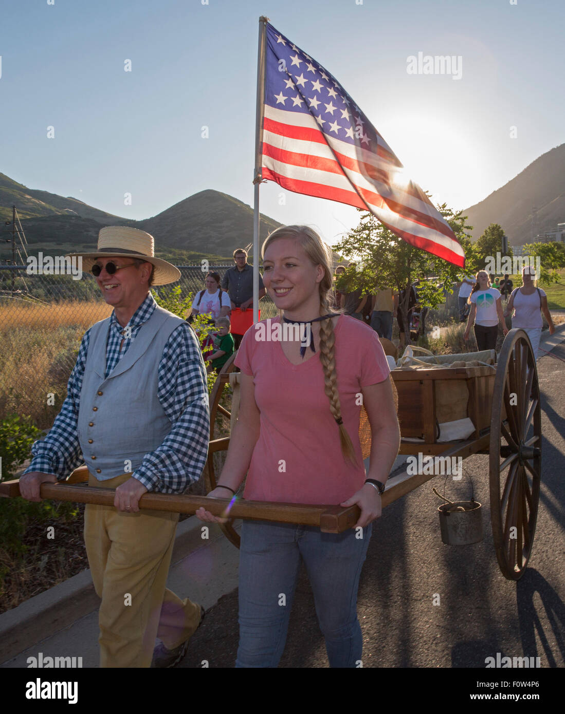 Zwanzigsten Jahrhunderts zurückverfolgen Mormonen die Route, die ihre Vorfahren hat bei ihren "ersten Feldlager" in Salt Lake City. Stockfoto