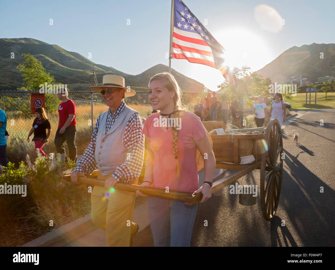 Zwanzigsten Jahrhunderts zurückverfolgen Mormonen die Route, die ihre Vorfahren hat bei ihren "ersten Feldlager" in Salt Lake City. Stockfoto