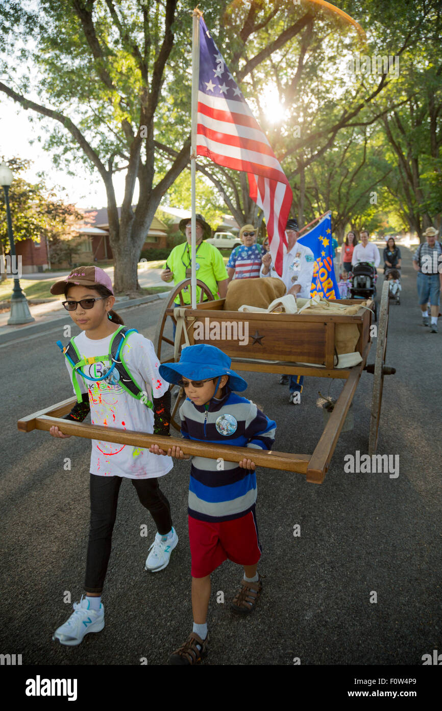 Zwanzigsten Jahrhunderts zurückverfolgen Mormonen die Route, die ihre Vorfahren hat bei ihren "ersten Feldlager" in Salt Lake City. Stockfoto