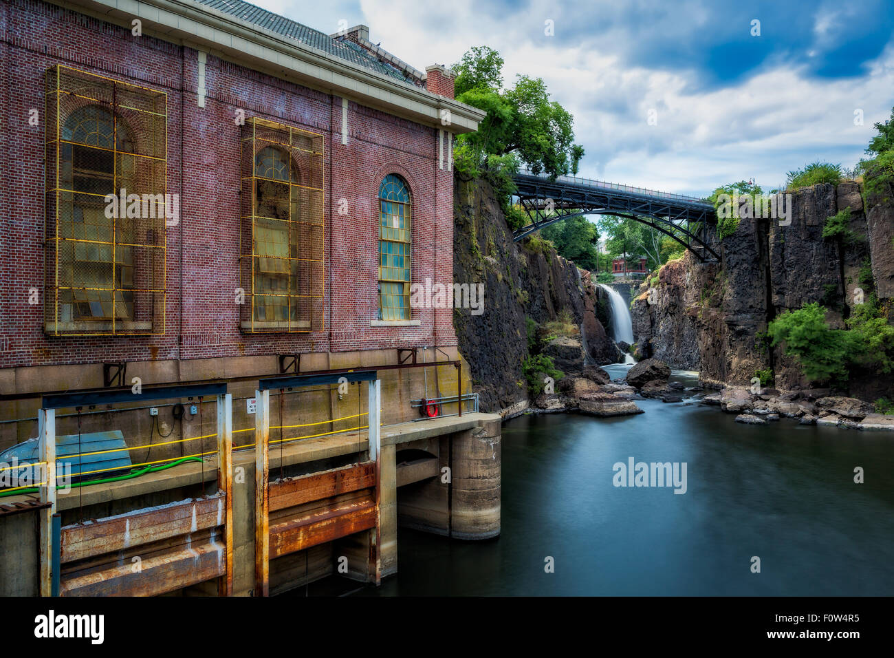 Blick auf die Great Falls auf der Passaic River in der Stadt Paterson in Passaic County im US-Bundesstaat New Jersey. Stockfoto