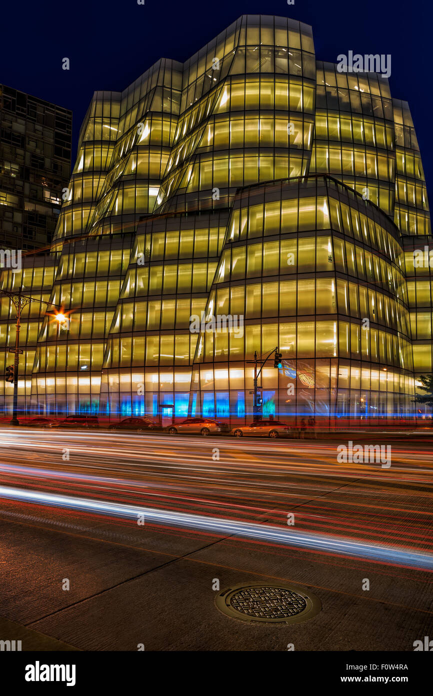 IAC Gebäude, InterActiveCorp Hauptsitz bei 550 West 18. Straße an der nordöstlichen Ecke des Elften Avenue im Stadtteil Chelsea in Manhattan, New York City. IAC ist eine von Frank Gehry entworfene Gebäude. Stockfoto